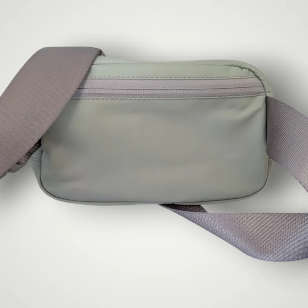 Lululemon Everywhere Belt Bag 1L - Picture 3 of 8